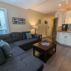 https://cozy-1br-walk-to-lakes-more-enjoy-kayaking-biking-golfing.hotels-of-whistler.com